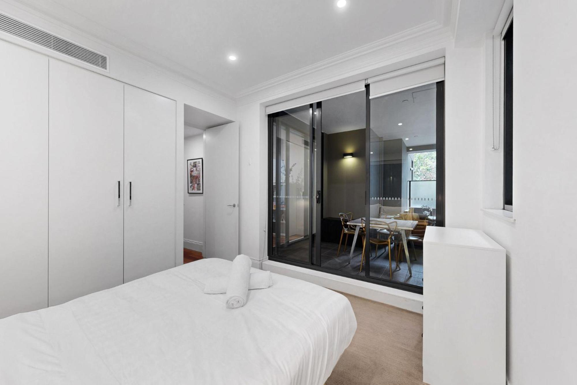 Stylish City Escape With Private Courtyard Apartment Sydney Exterior photo